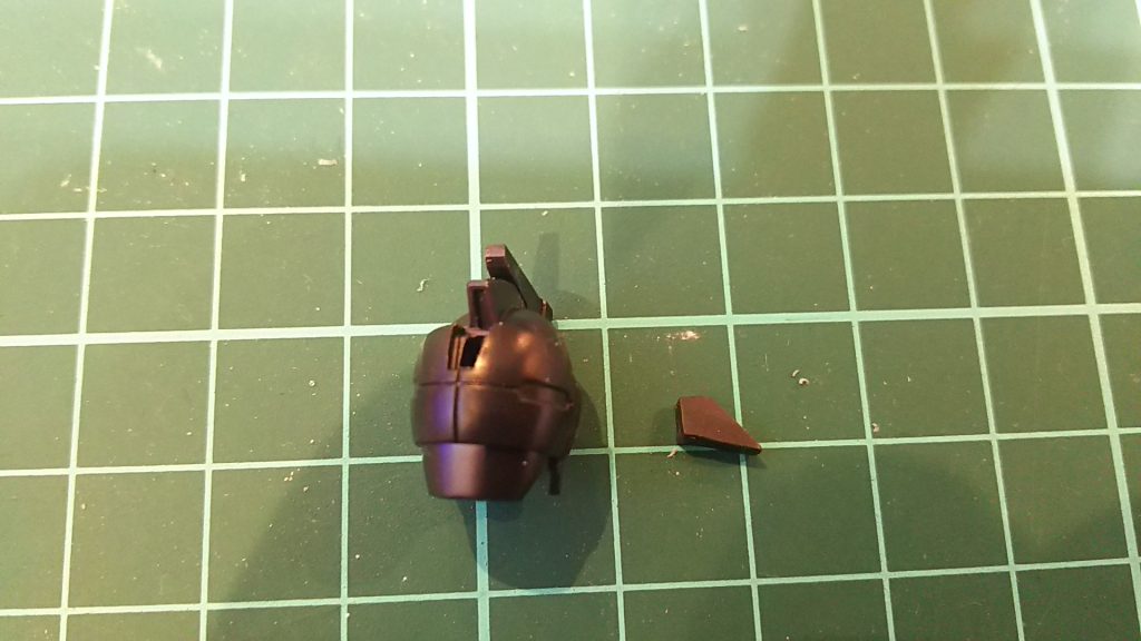 後頭部の穴は新規パーツを作って貼り付けました