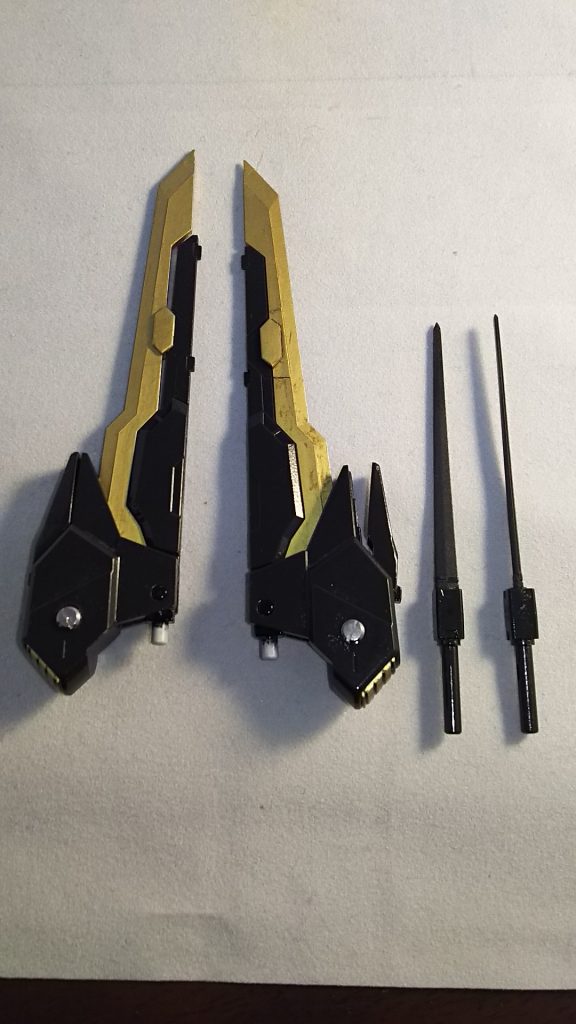 大剣の部分にマイナスモールド埋め込み、小剣の先はとがらせました