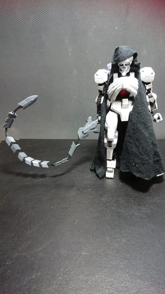 仕事の一環でギャラルホルンやテイワズで試作された実験用装備の運用試験も。新しい武器の実戦データを還元する代わりに試作品を譲渡されている。という設定