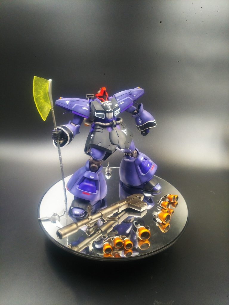 ドム系統のMSという事で、脚部には多数のバーニアがあります。隠れてしまいますが、塗り分けたので並べてみます。