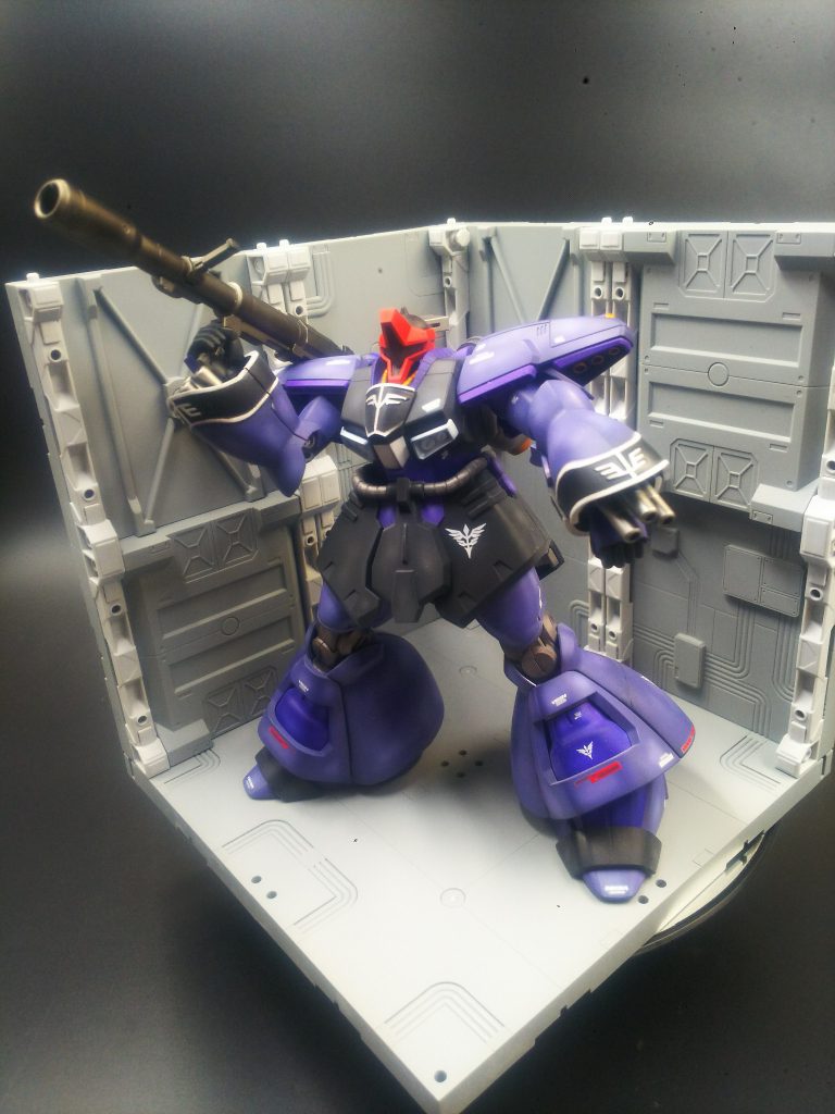 モノアイは好きな場所に貼り付ける仕様ですので、お引き取りの際に一緒にお渡しします。