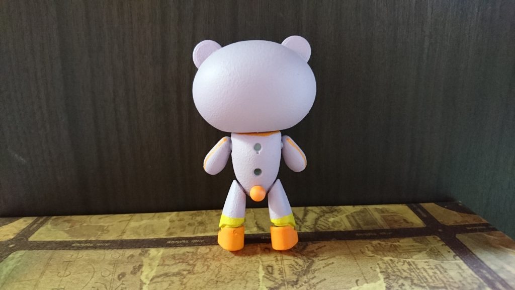 埼玉ッガイ本体。県のマスコット「コバトン」をイメージした色にしています。
紫部分はアクリル絵具をステンシルで、黄・橙部分はポスカで着色しています。