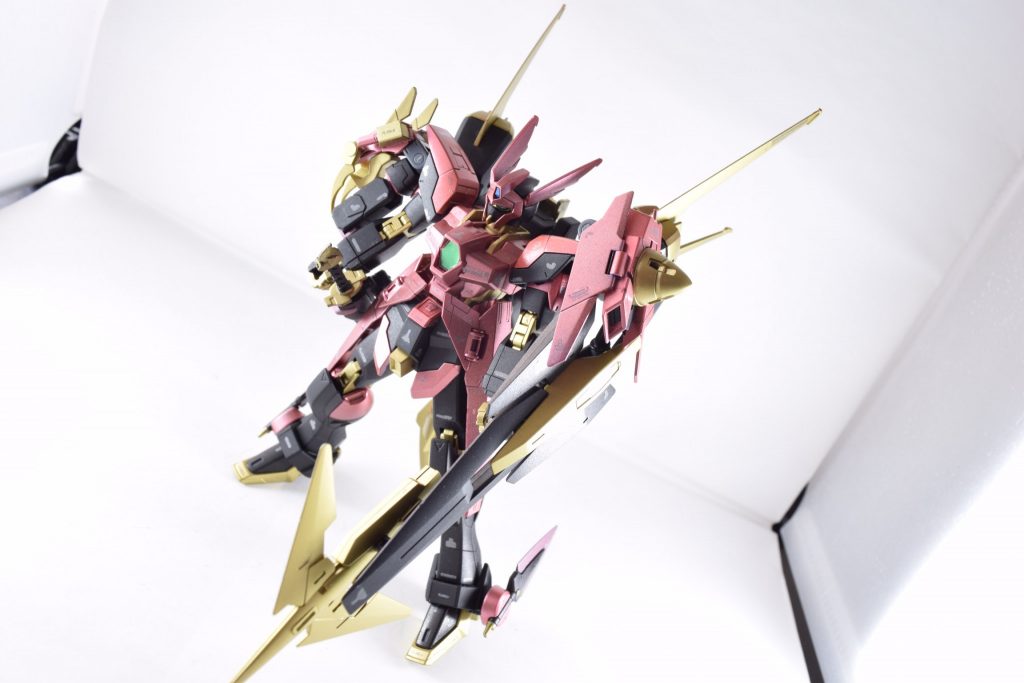 正面。
機体のベースはほぼランシエで頭部にだけグリムゲルデのパーツを使用して
追加で色々武装を足してます。