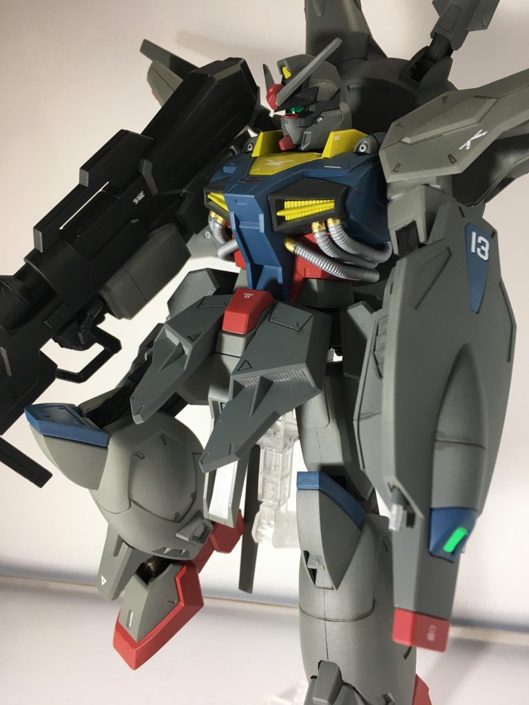 スタンドに浮かすと迫力があります。ドラグーンが重たいので重心がwww