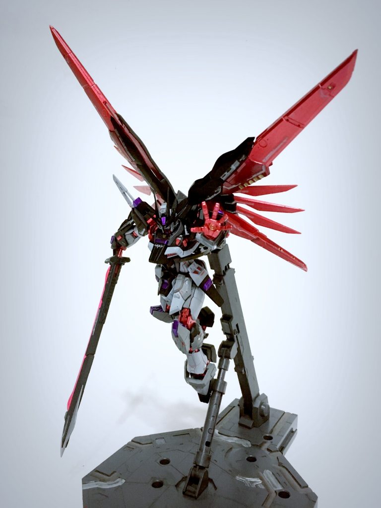 パルナフィオキーナ掌部ビーム砲。これもデスティニーを象徴する武装。近接戦闘特化のため、使う機会も増えた。場合によっては、目眩しに使うこともある。