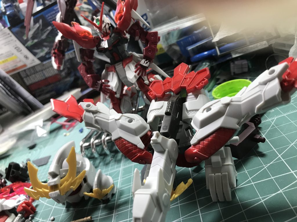 最初のベース段階で格闘寄りの方向でほぼ固まってたんですけど何かないかなと目に付いたのがこのパーツでした