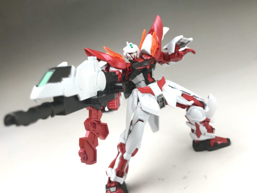 背負ってる主武装、マグナライフルで中距離戦を対応
連射性能は低いが威力が高い