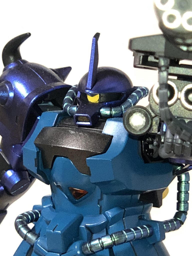 モノアイはまさかの黄色