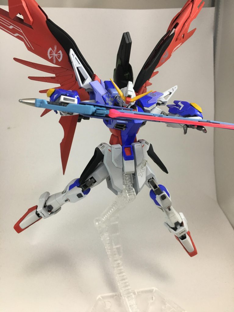 アロンダイト  ビームソード
剣先はHGの流用で持ち手部にムラマサブラスターでデコってます。アロンダイト とビーム砲が最後まで決まらず期限ギリギリになってしまいましたー(>人<;)