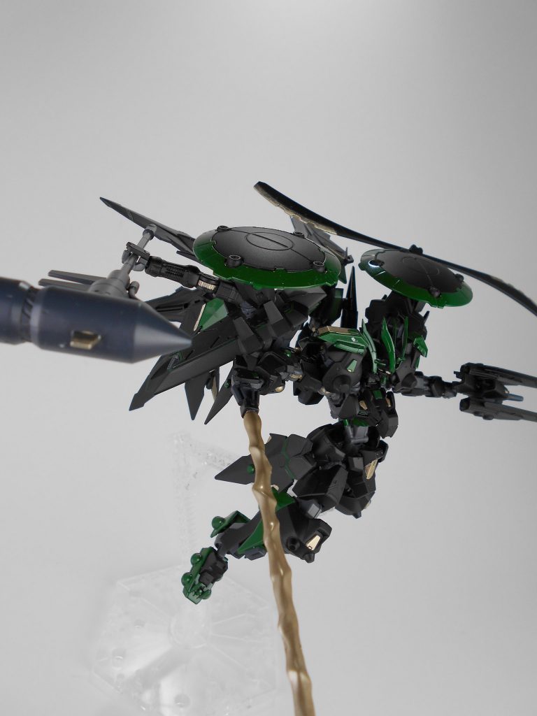 マイニングハンマー、ヒートグレイブ。マイニングハンマーは原点のままですが、グレイヴは刃の部分にビーム粒子を纏わせることでヒートグレイブとして使用可能です。