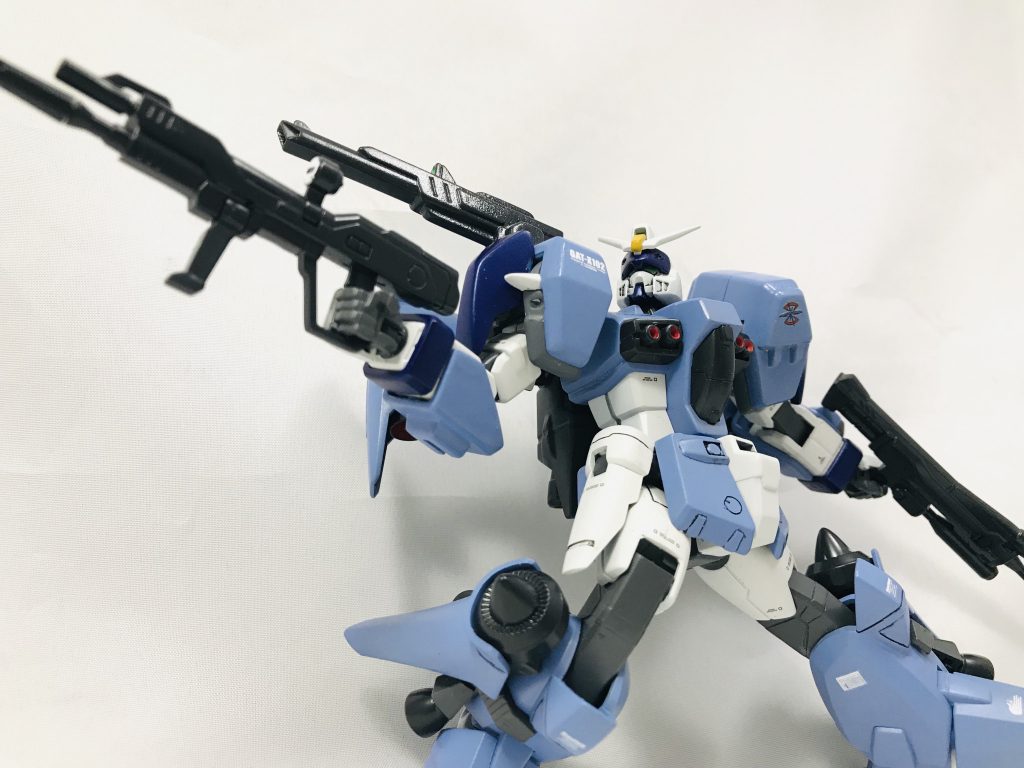 アクションポーズ。
試作型ビームライフルにて敵迎撃！