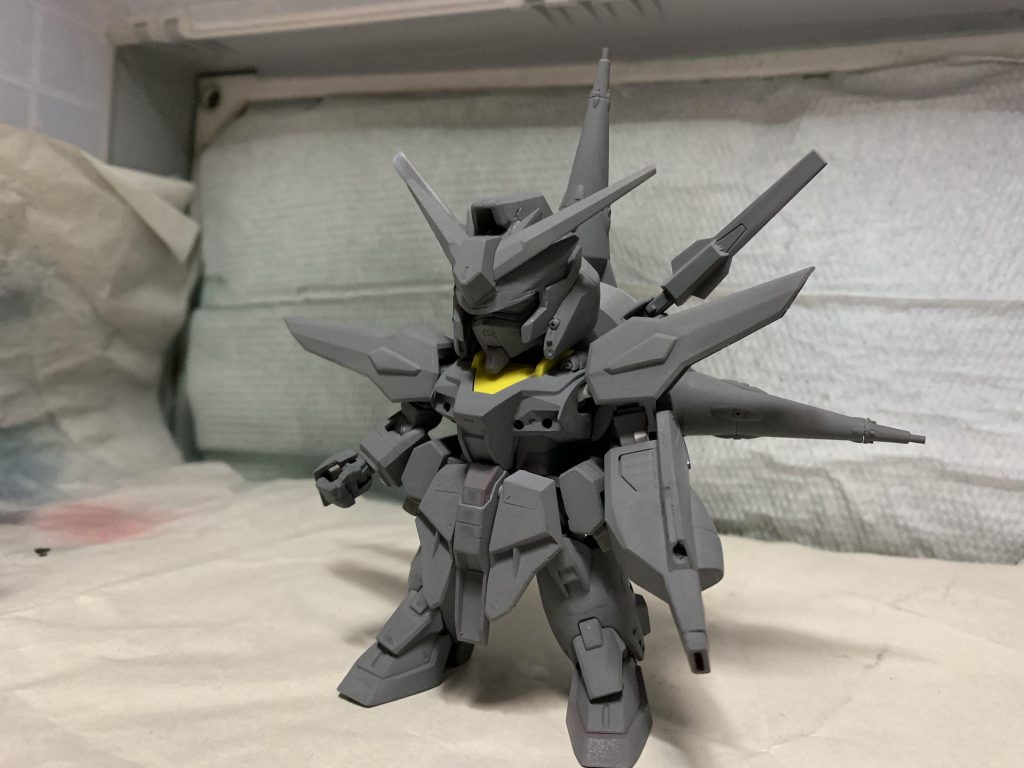 今回はサフ代わりにアクリジョン ベースグレーをエアブラシで吹いて、下地を統一してみました。