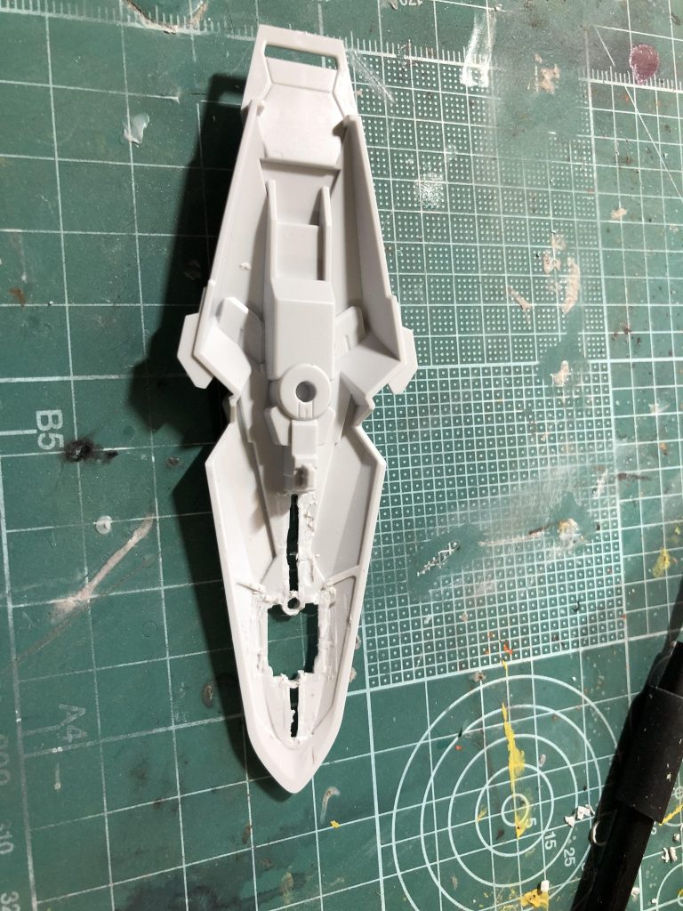 シールドのモールドは削り落としました。