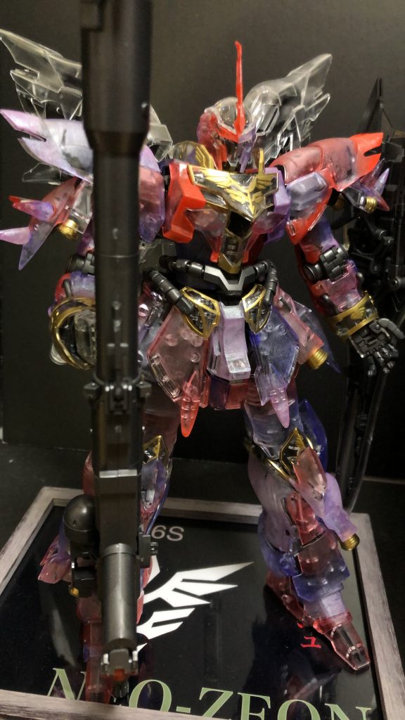 マニキュアで塗装して台座も自作です！