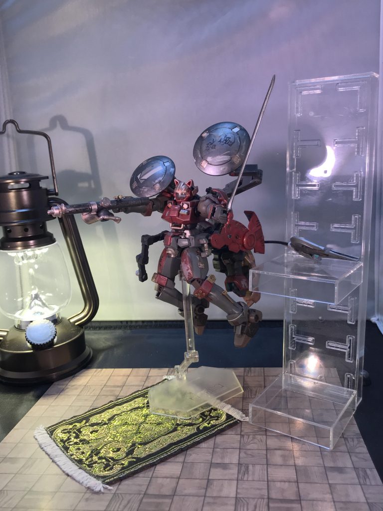 腰のアームには唯一の射撃武器であるマーキングガン。手持ちも可能です。
ちなみに猫人達のおしっこを撃ち敵をマーキングするのがメインw
尻尾は自在に動き近づくものを牽制します。