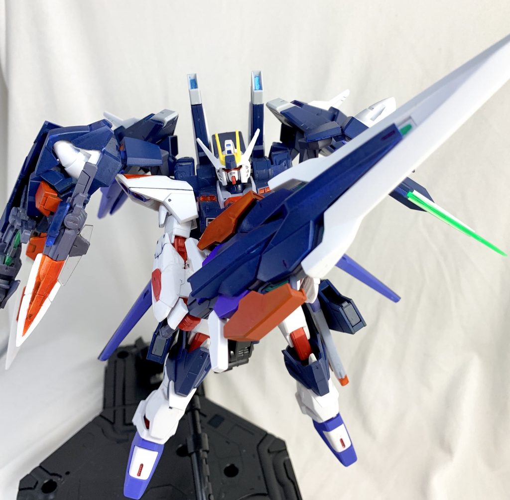必殺技の起点にしたいGNバスターソードIIのソードモード。大きな一撃を叩き込むのが仕事なので、対艦戦向き。