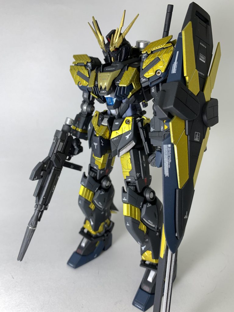 フロントビュー。見たまま、ナラティブガンダムC装備をバンシィ風にアレンジしてみました。カラバリとしてはド定番で他にもやっている方がいたので数箇所それらしく変更しています。