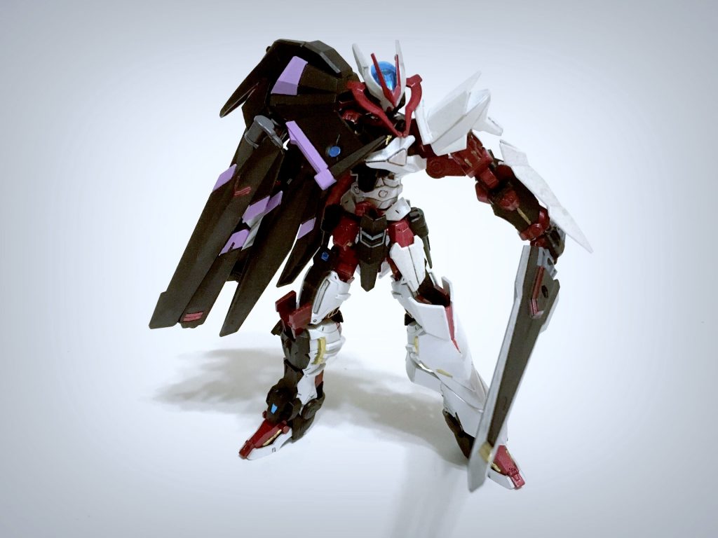 左手に持つバインダーブレイドとDエクステンションの防御力を活かした接近戦を得意とする。また、ブレイドに仕込まれたビームライフルによる射撃も織り交ぜて攻撃する。