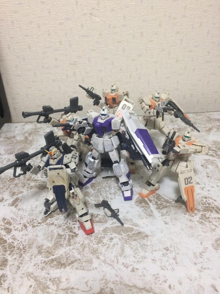 手元に有る陸戦型全て
色
白1:下地ベースホワイト
その上にMSホワイト
白2:下地グレーサフ
その上にMSホワイト
紫:パープル
グレー:ガンシップグレー
銃身等銀:ライトガンメタル
金:ゴールドその上にクリアオレンジ
センサー等グリーン:蛍光ブルーグリーン
センサー等ブルー:マイカブルー
トップコート:半光沢