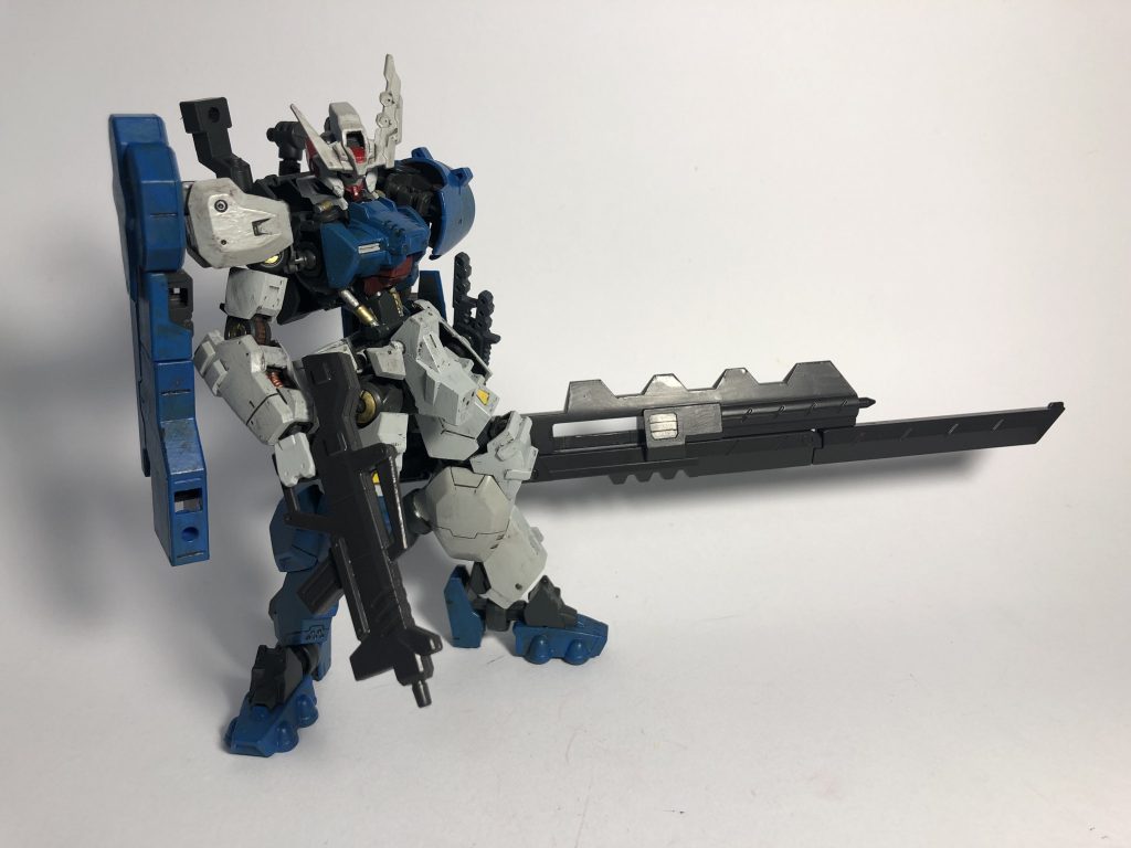 全て筆塗りです。
外装には下地にマホガニーを使い、いつも以上に塗りムラを作ってゴツゴツした感じを表現してみました。
対照的にフレームは塗りムラが少なくなるようにしました。