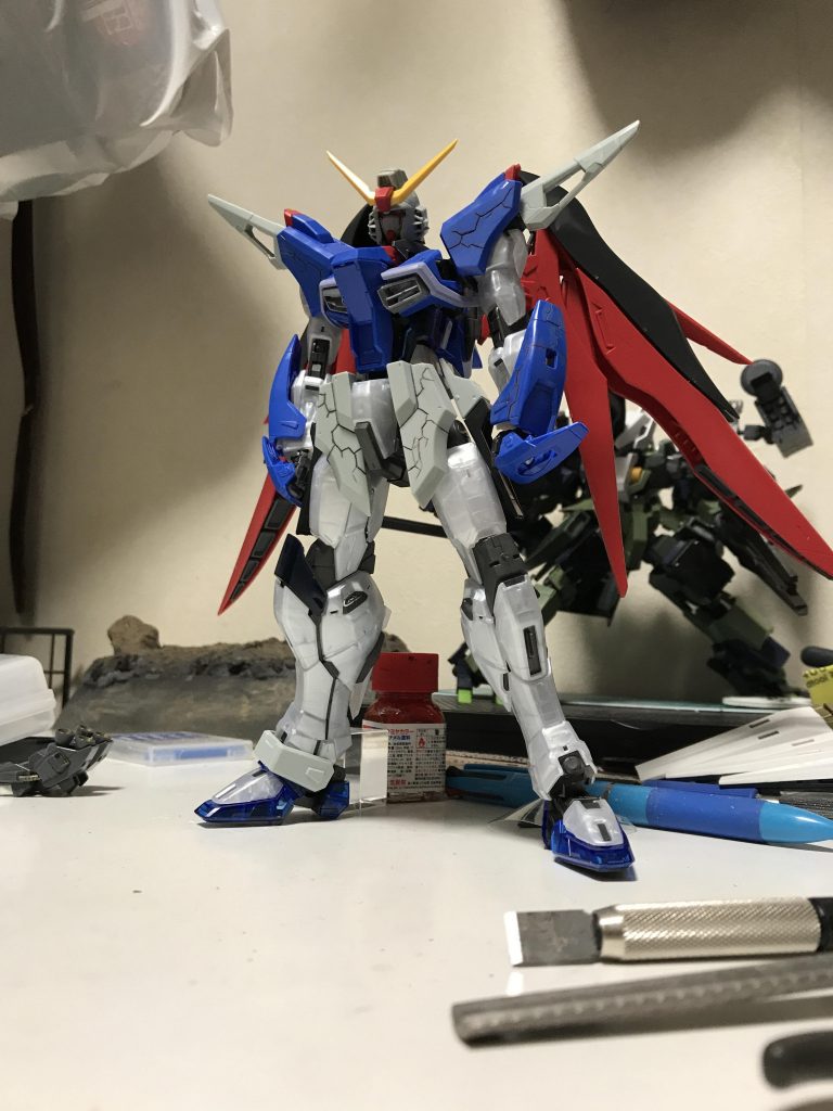 塗装前の状態
フリーダムと基本的規格が違うので
装甲の内側をかなり切って
取り付けています