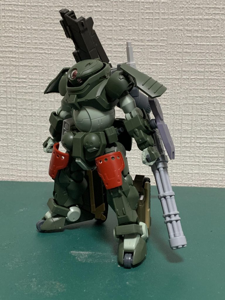 製作中の様子①

基本的にはグリモアレッドベレーの重厚な見た目を弄らずに、その他の周りのアイテムで簡単ミキシングになります。