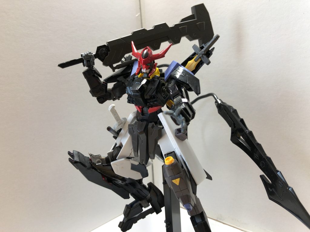 ステュクスの強化パーツ｢グラムデモリッション｣は当たれば、粉々に潰される程の破壊力を持つハンマーです。  デブリ帯でよく使われます。