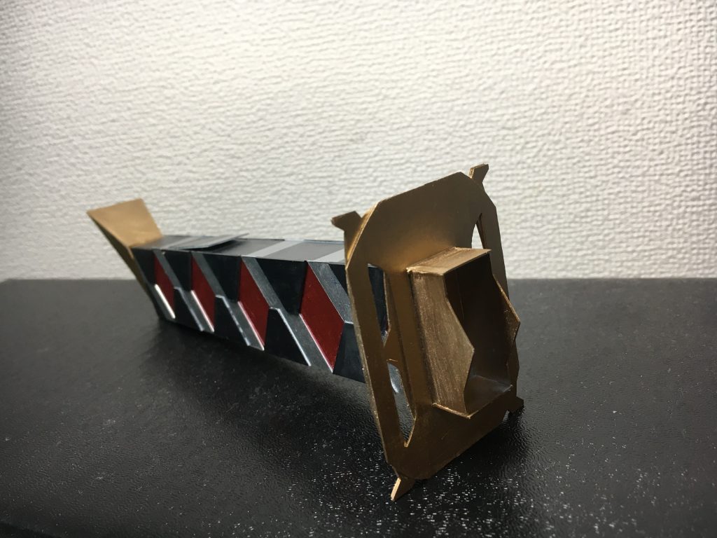 150ガーベラストレート[パワー]はプラ板から作成。アスカロン以来に全部箱組しました。プラ板を重ねることで奥行きを出しました。発射口はフィニッシュシートで再現。トリガー部分には展開ギミックをつけました！