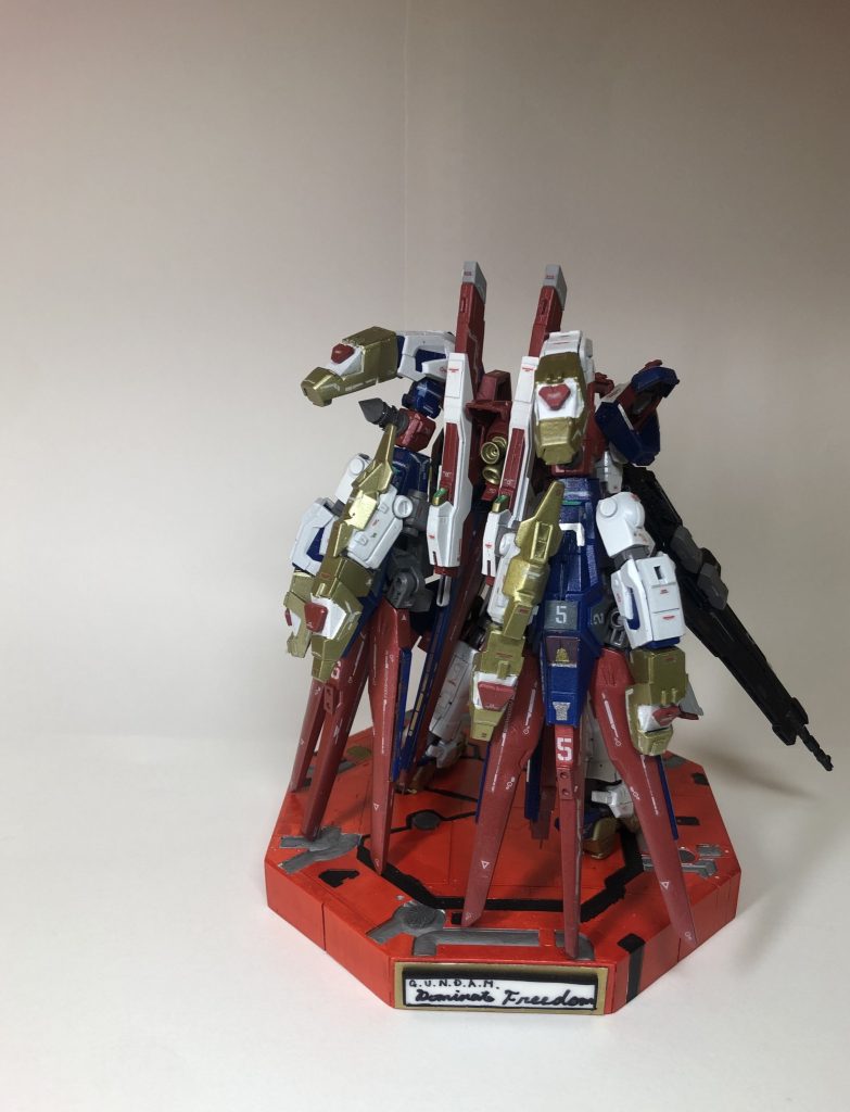 ## エーススタイル
*「戦場の自由を支配する！」*
基本形態。
基本的にはアメストと同じで、ビームライフル、ブレイズドラグーン、背部のビームキャノンによる攻撃を主とする。
また、ブレイクドラグーンに付けられているアルミューレ・リュミエールはこの形態では、背面から側面における防御に適している。
腰部のレールガンやリアアーマーに懸架されているビームサーベルはあまり使う事はない。