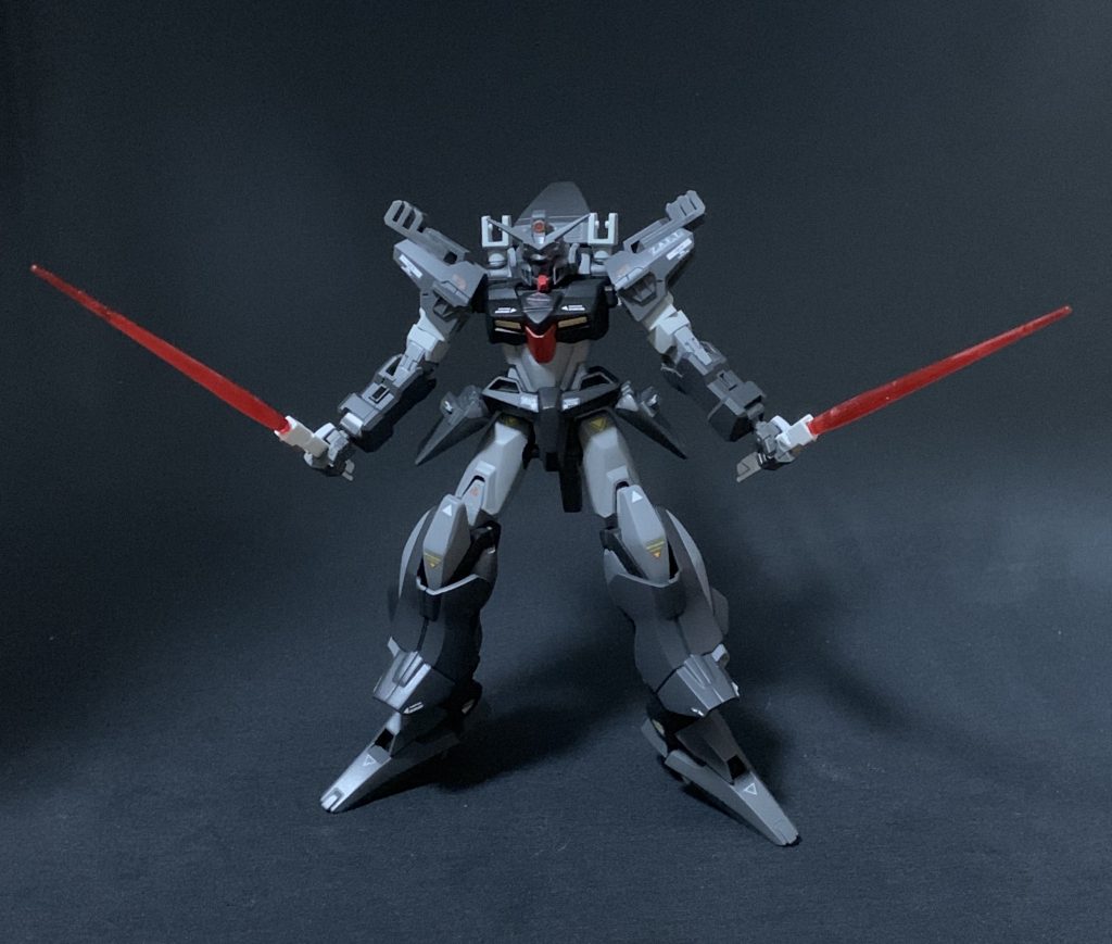 強化ビームサーベル。
柄の部分に小型エネルギー炉を搭載する事で、出力を大幅に上げた。
サーベルの性能だけなら核エンジン搭載機に勝る。