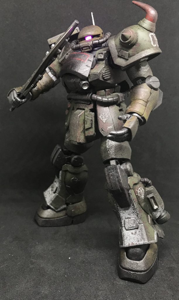 胸部の装甲はグフとアクトザクの胸部パーツの組み合わせです。