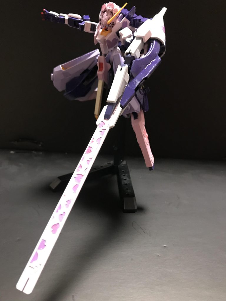 桜の模様部分にだけ、100均のラメ入りグロスを使用。