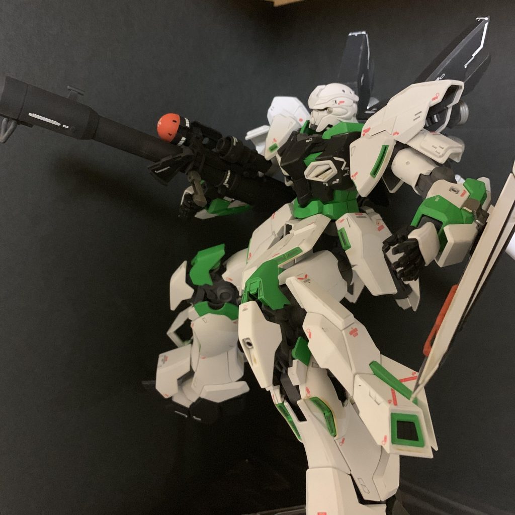 このカラーですとガンダム達と並べても遜色無く、なおかつ目立ちます笑
ジムカーナやラリーカーと並べて飾ろうかと思います^ ^