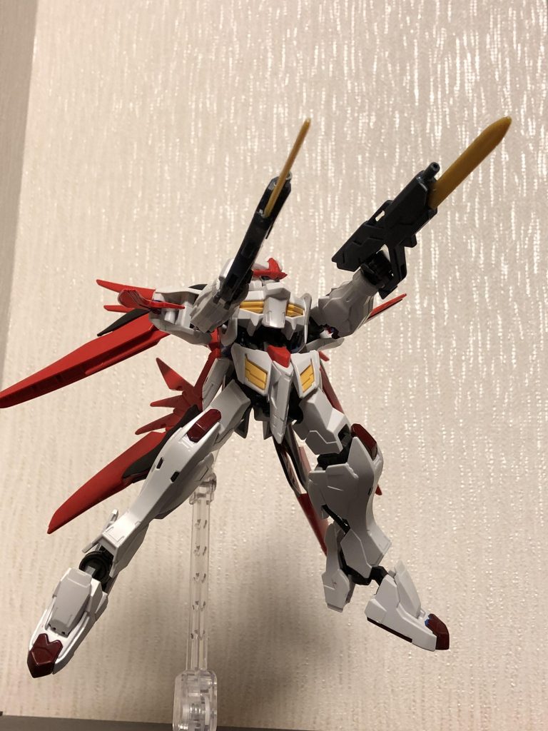 主武装のルシファーライフル。バエルソードとは違いライフルが主武装。威力はあまり高くないけど弾数が多いのが特徴