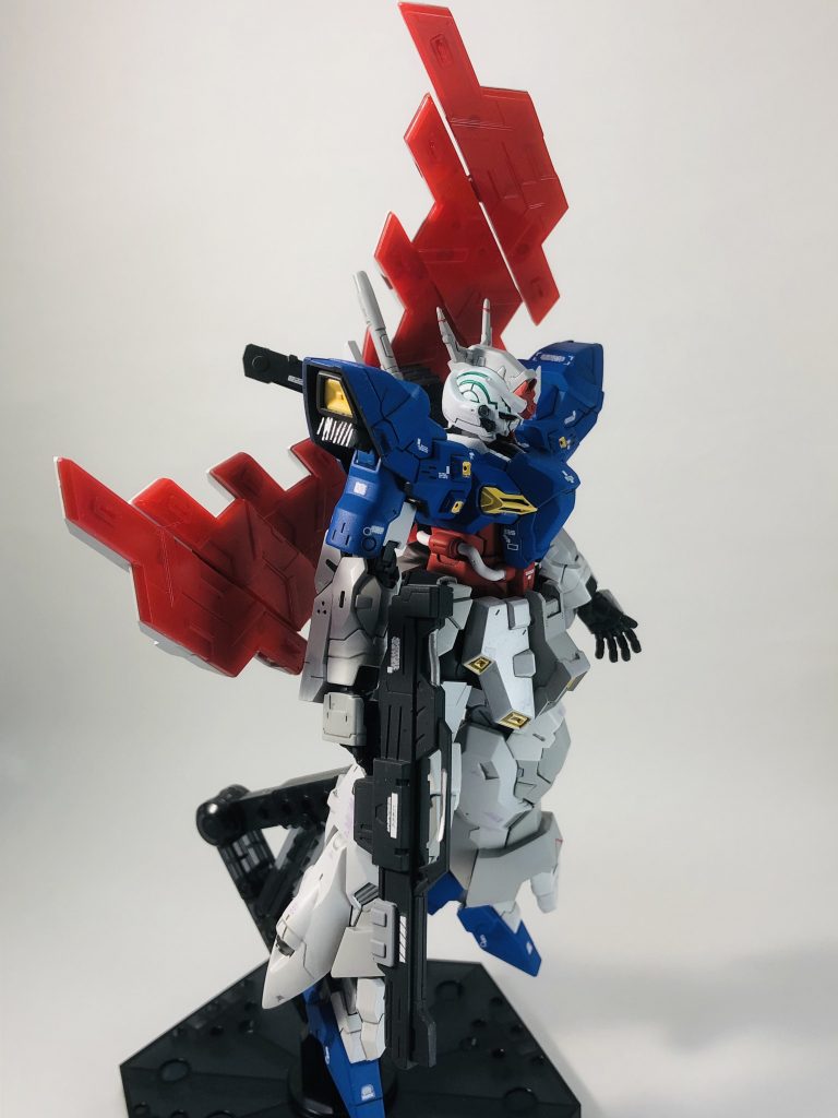 全身像。デカール貼りは白部分にパープル、それ以外は白のを貼り付けました。