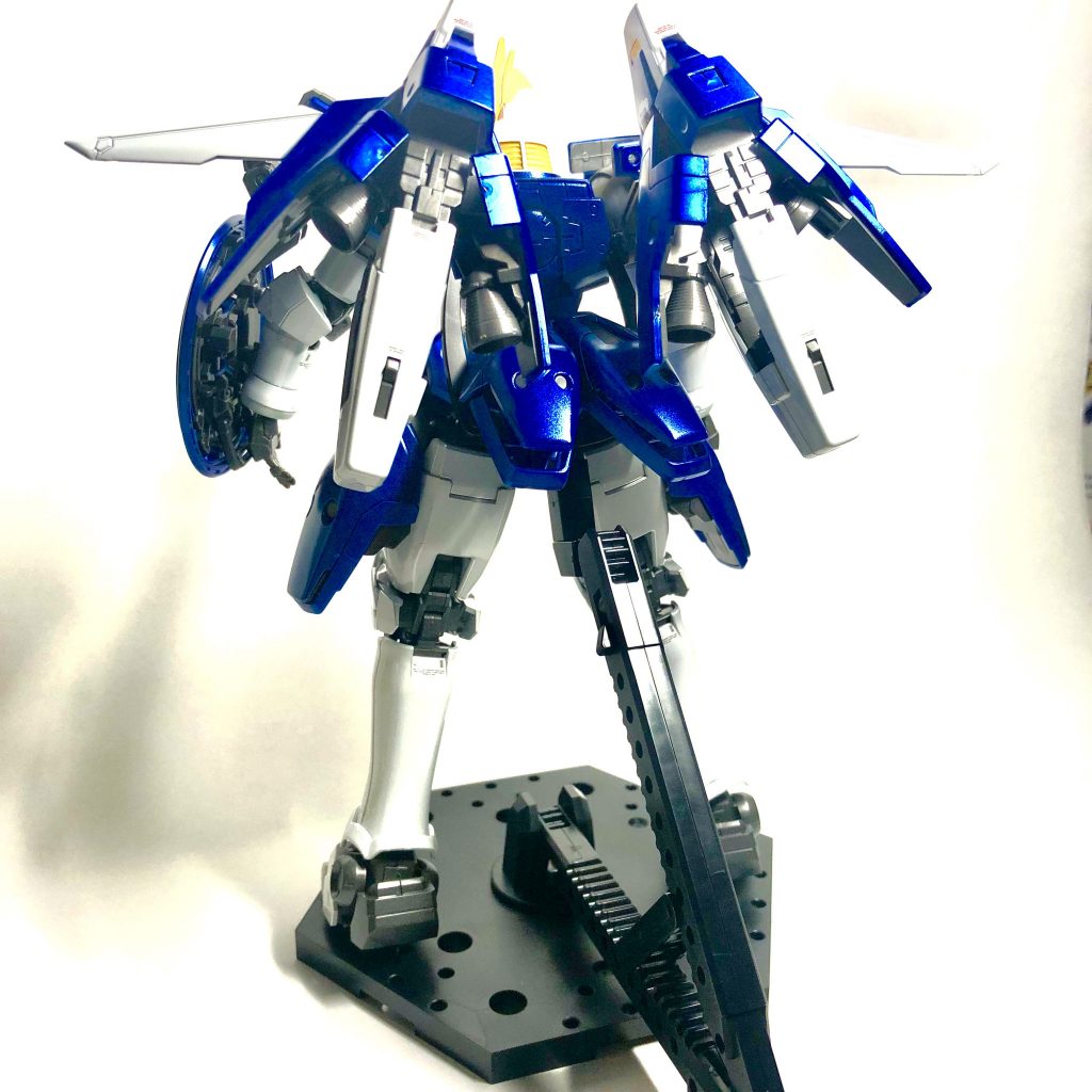 背面
細かい部分にバーニアが組み込まれているのでチラ見えがエロいです。
今回は過去作で素組みのトールギスIIを投稿させて頂きました!普段はミスターカラーの筆塗りでの部分塗装を得意とし制作をしています!
また、ガンダムファンが集まるコミュニティも運営しているので、もしよかったら、Twitterの固定ツイートから遊びに来てみてください🥰
最後まで見てくださいましてありがとうございました!