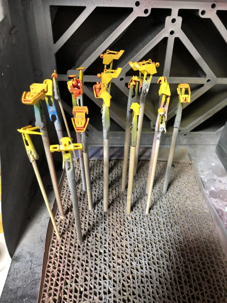 赤いところ下地は黄色