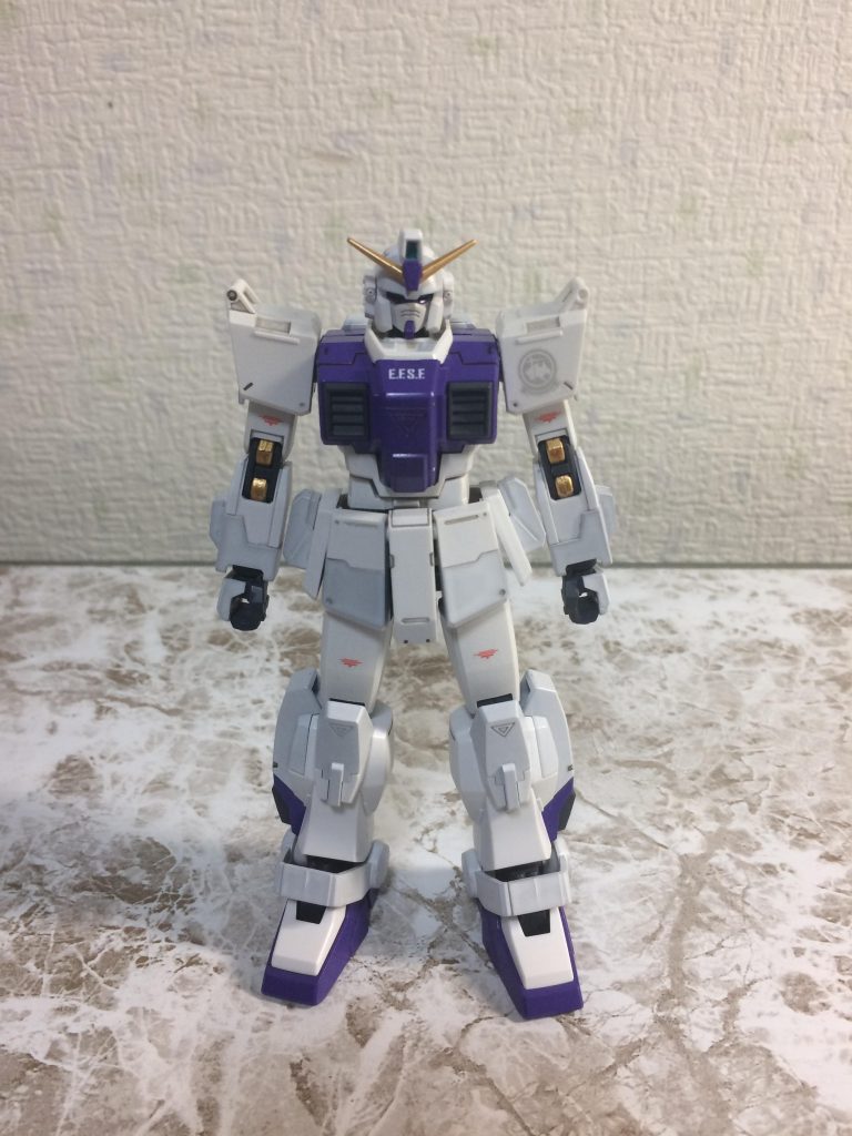 ガンダム(ブルー3号機)の頭も塗装しています。