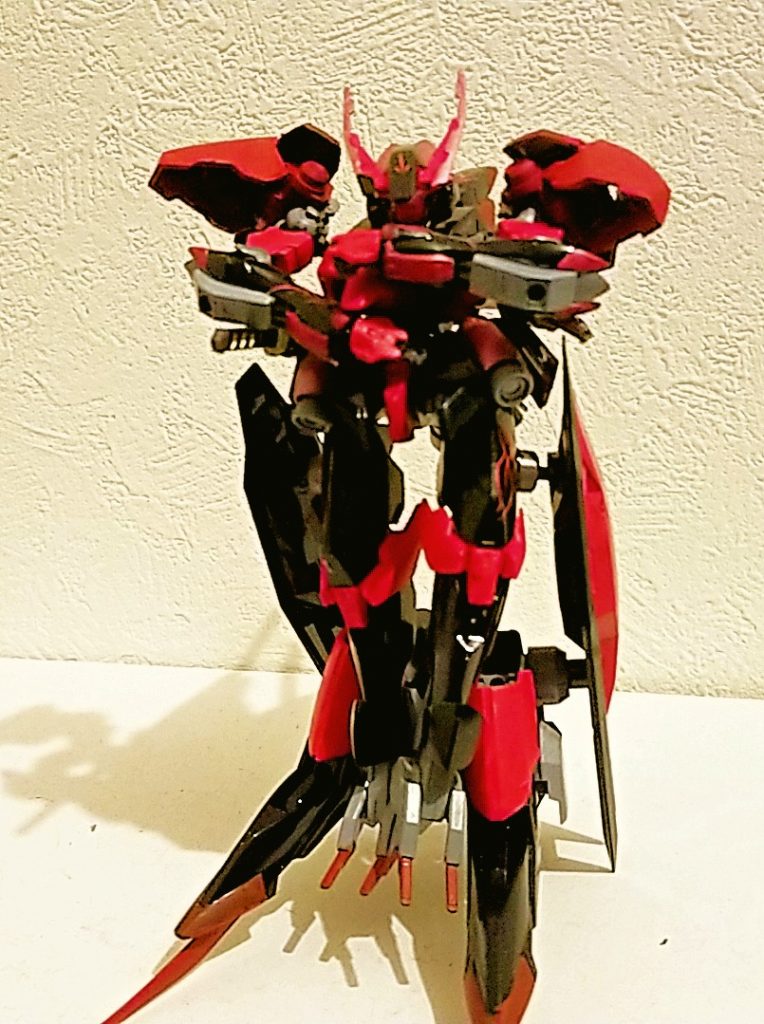 脚部の大型ブースターは脚にもなる
戦国アストレイの逆のような感じ