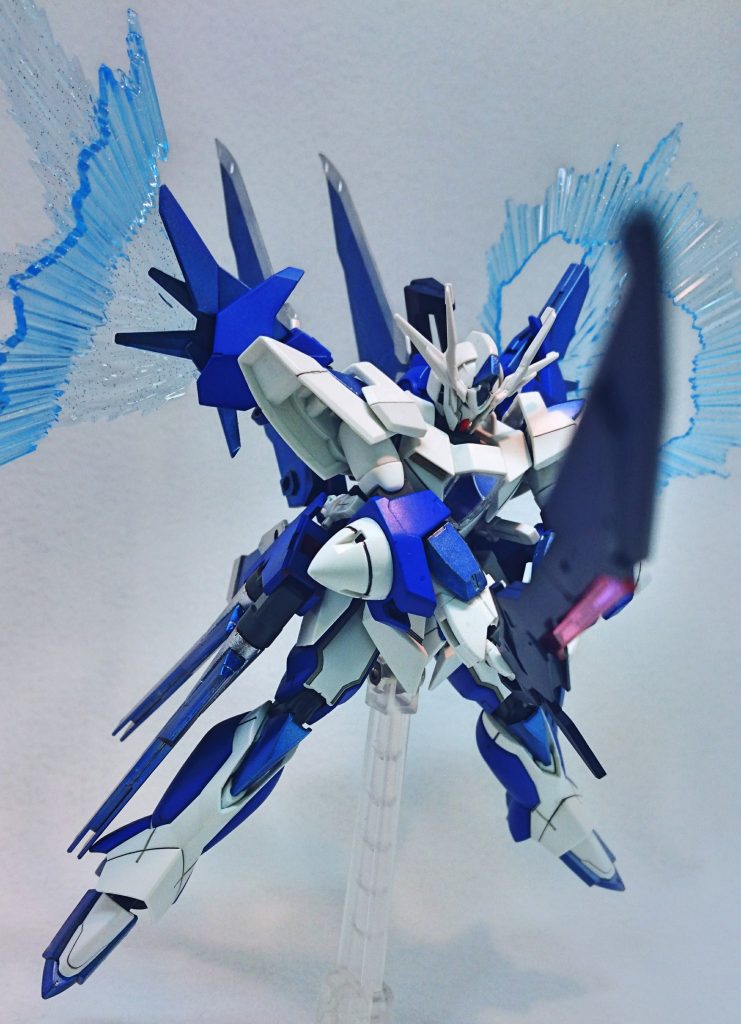 GNバスターソードを２本装備
肘の太陽炉の出力により片腕で使用可能