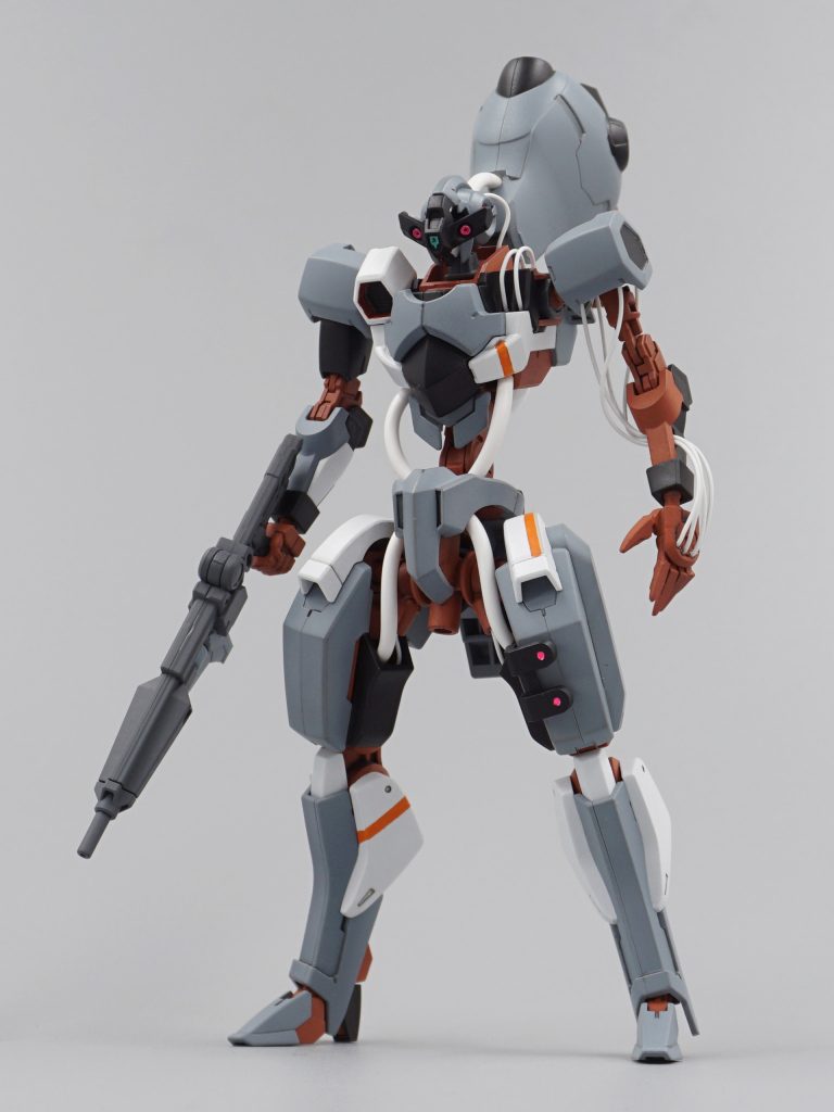 顔や左脚は様々のセンサーが付いてます。