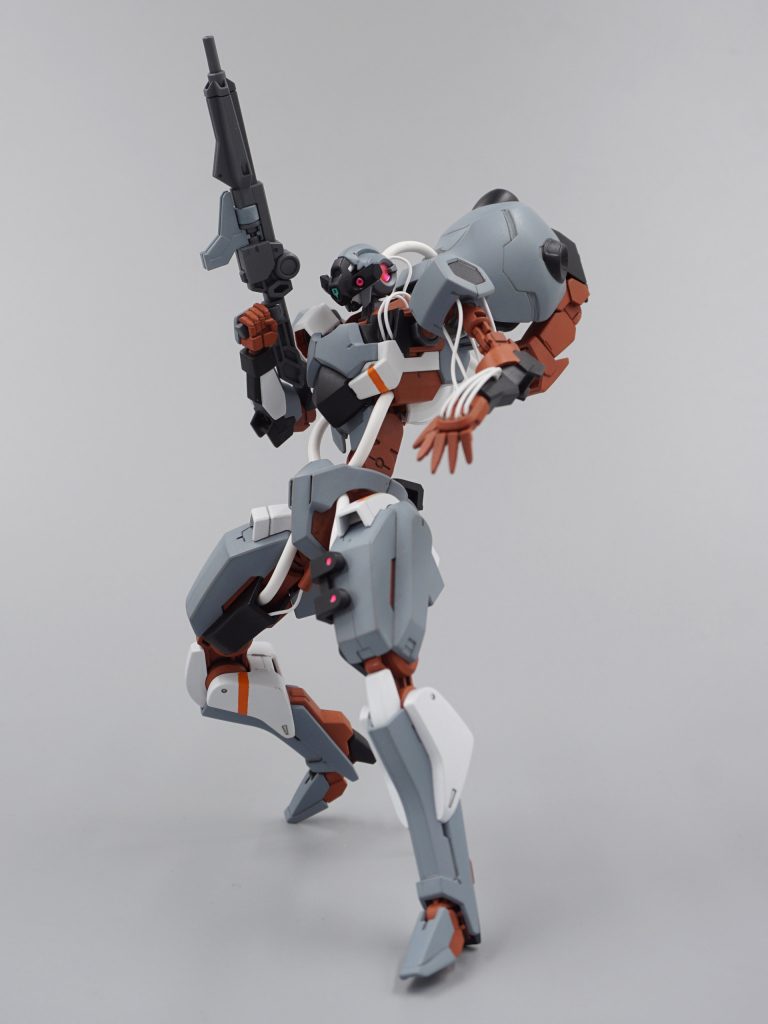 左手はハッキングモジュール。