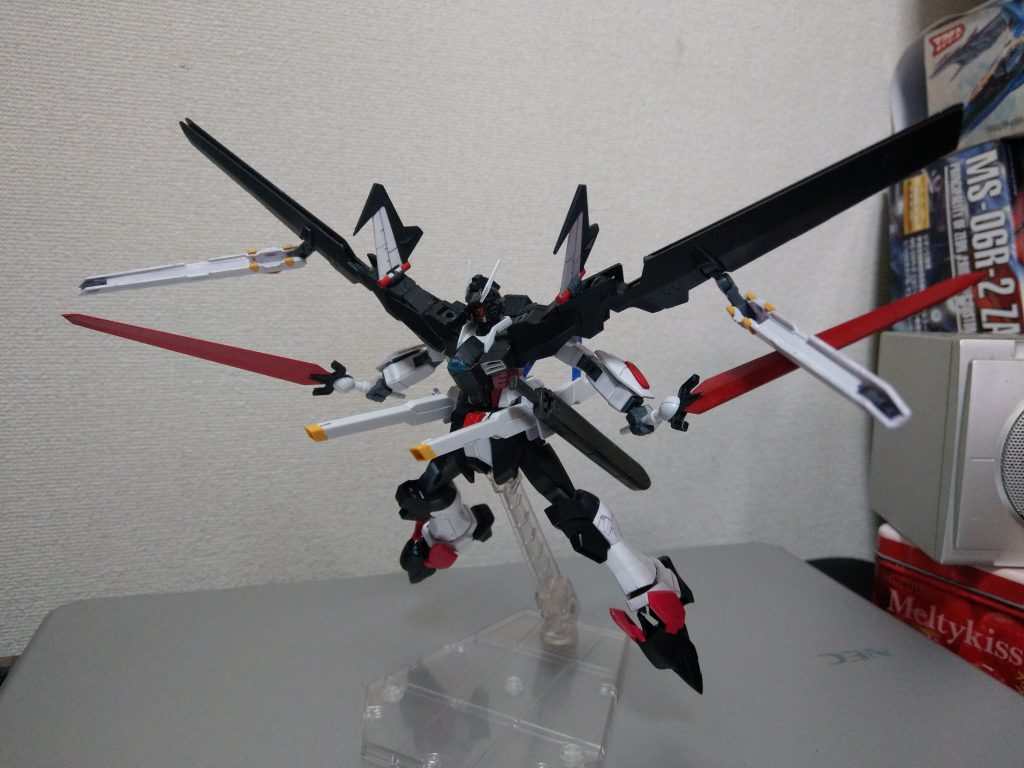 フルバースト風。
肩にノワールストライカーを移植しただけですが。
剣は某アニメのMVSイメージ。