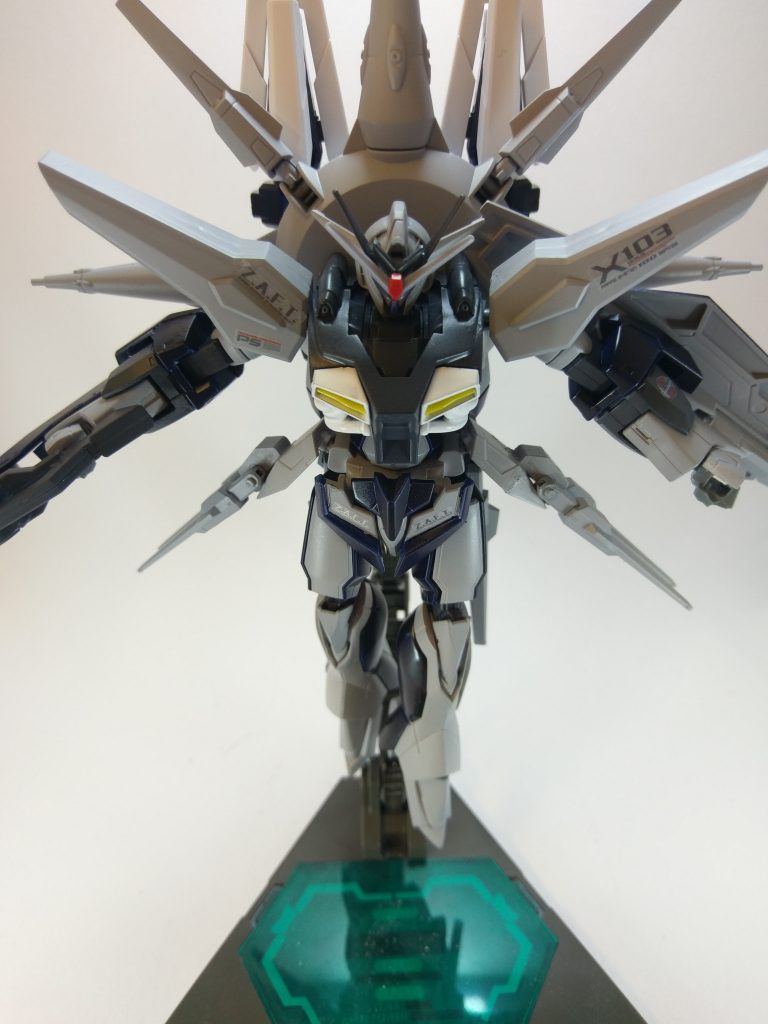 前傾姿勢にしてライトに位置を調整しました。そしたらすんごいラスボス感のある写真が出来ました。神々しさを出しつつラスボスとしての威圧感が出てて好きです。
↓以降更新内容