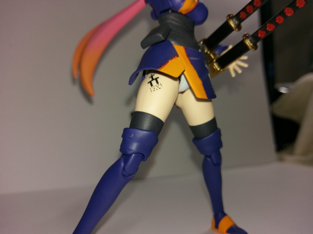 部隊愛からの太ももタトゥー