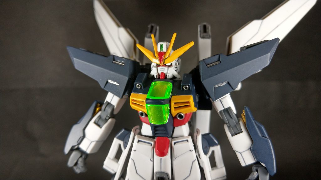 バストアップ
目やセンサーもメタリックグリーンで塗装、ライトを当てると光って見えます