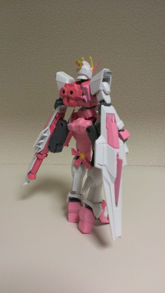 腰部のスラスターはオーバースカートを意識してます
当然ながらモデルは、日曜朝の姫なプリキュアからキュアフローラ