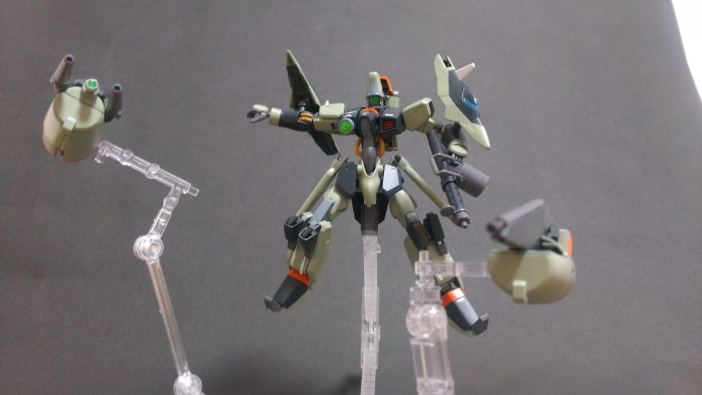 ポッド攻撃。
ポッド1号はミサイルと２つのビーム砲。
ポッド3号の方が移動速度が早く、主にジャミングが目的。
ポッド2号はこの時、なにもしていない！