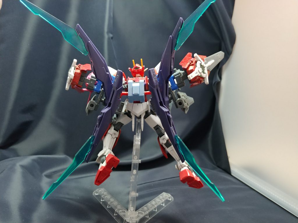 背中はHWSのパック部分にRX-零丸のパーツを使いＦファンネルを付けました