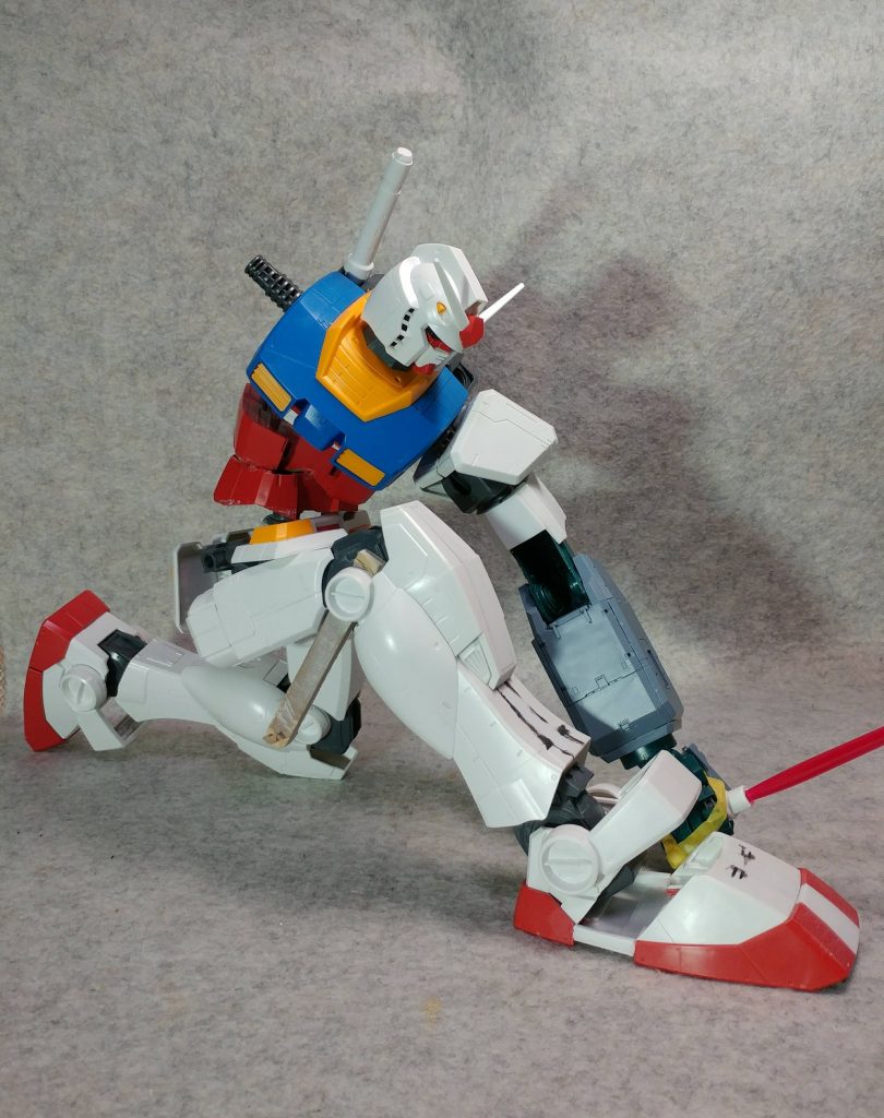 こんな感じでポーズとパーツバランスを見ながら製作を進めました。